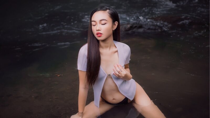 Como contratar acompanhantes pela internet? Veja 9 ações!